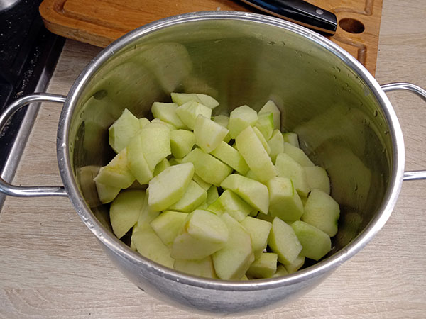 Режем яблоки
